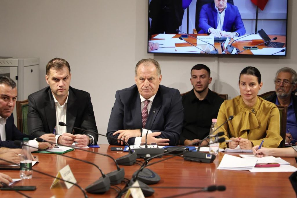 Ndërtimet pa leje, shteti do të përfundojë objektet e konfiskuara dhe do t’ua dorëzojë qytetarëve që kanë paguar