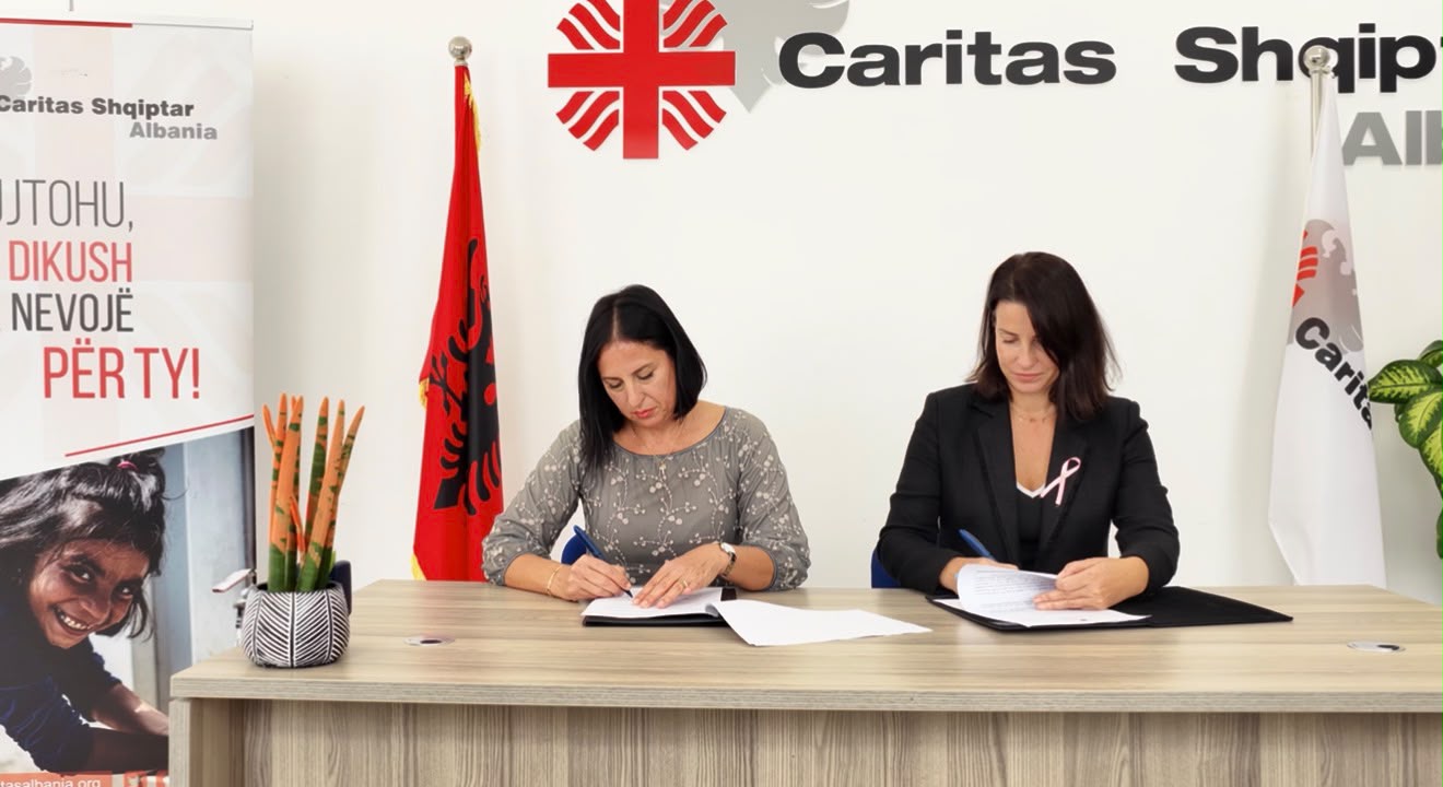 AAPSK dhe Caritas Shqiptar nënshkruajnë marrëveshje bashkëpunimi për mbështetjen e komuniteteve vulnerabël